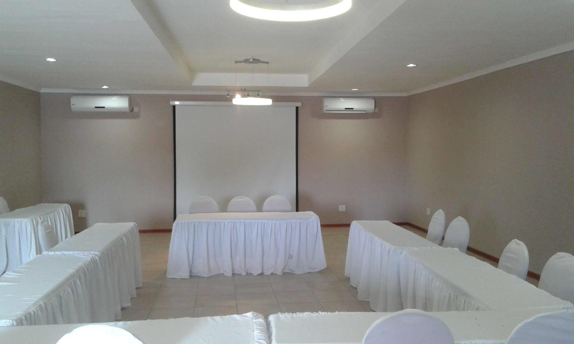 Larissa Hotel Maun Exterior foto